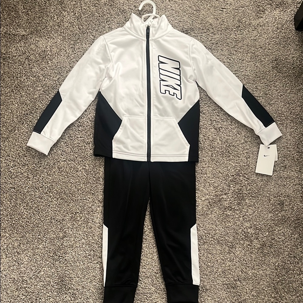 Nike Black and White Athletic Set